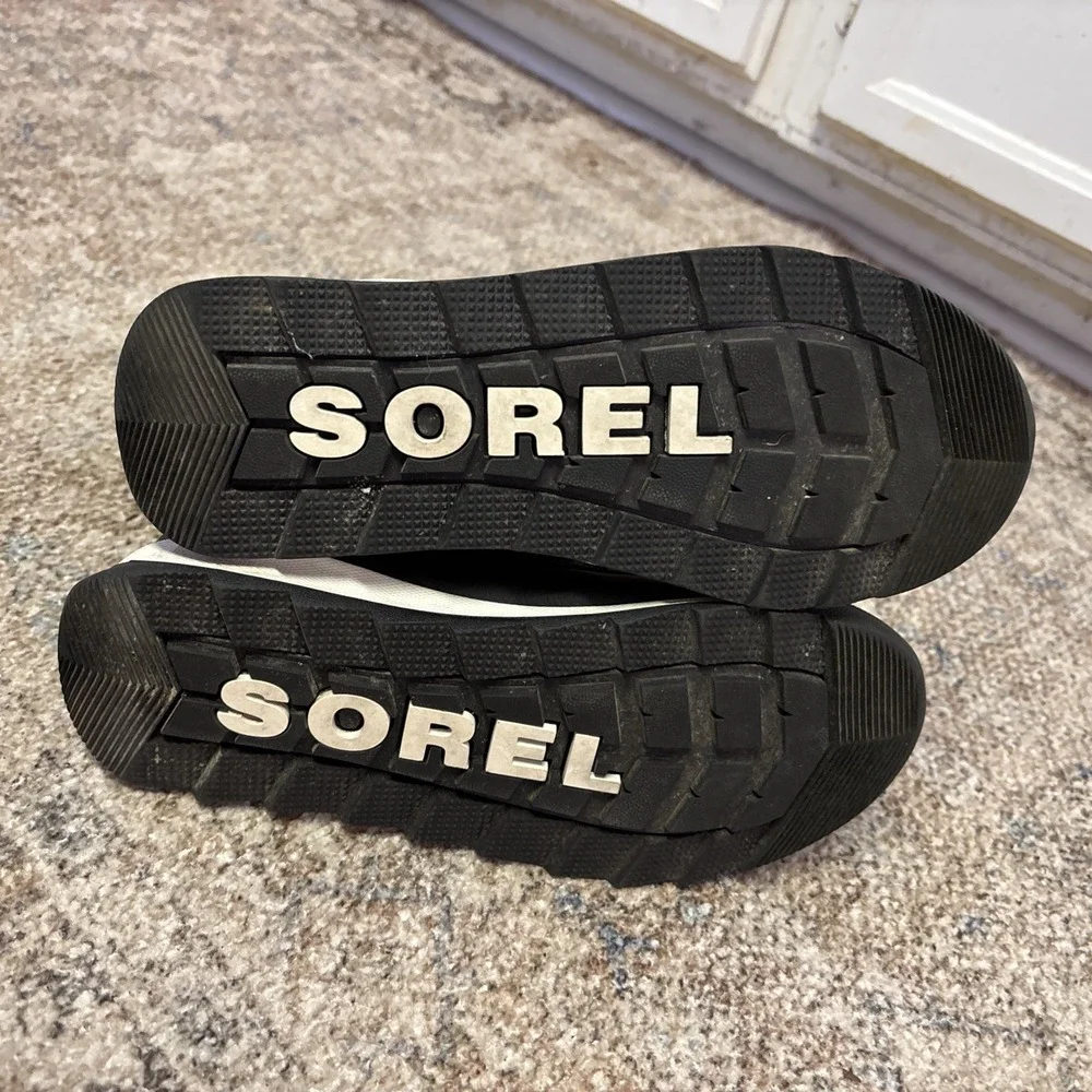 SOREL Kid's Whitney II Short Waterproof Insulated Winter Boot,‎ Size 4, Black